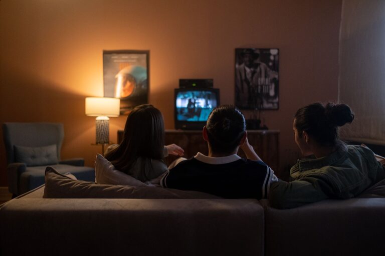 How to Plan the Perfect Screen-Light Evening at Home